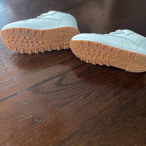 Reebok Classic White Shoes - Picture 2 of 5